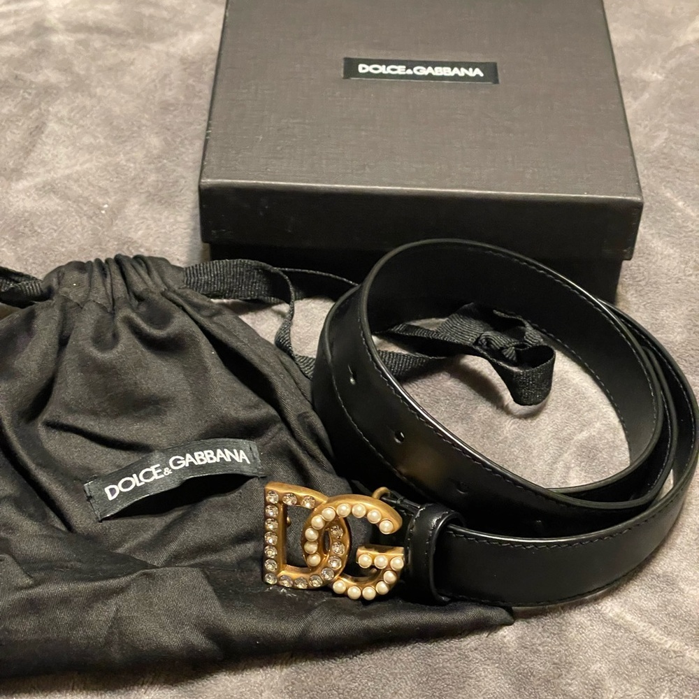 dolce & gabbana rhinestone pearl dg belt Size 85 with duster & box